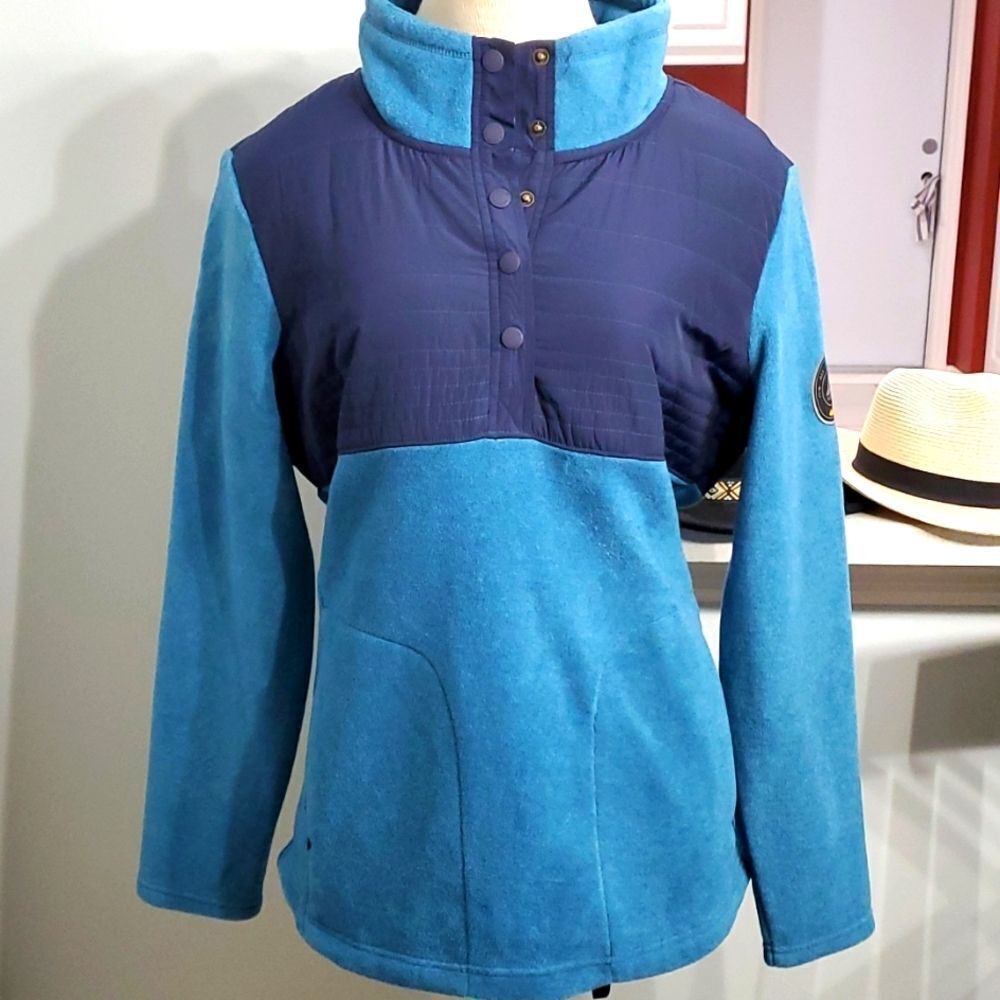 ASCEND, fleece, blue, size large. 5 snaps. Zipper pockets.